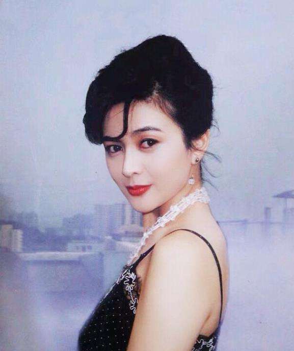 『刘銮雄』刘銮雄“猎艳”绝世美女,蔡少芬年轻巅峰时,比李嘉欣更为惊艳