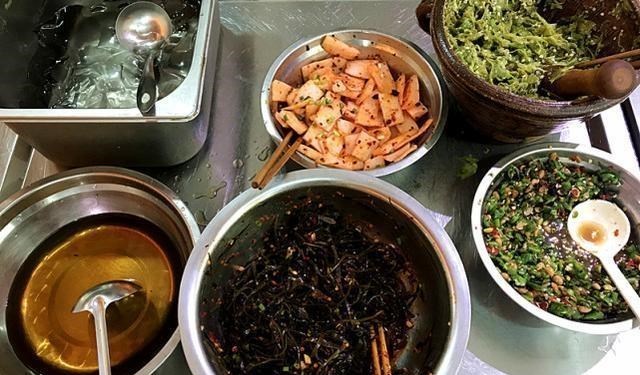 工作餐|第一次吃单位工作餐，27个菜，才12块钱一餐！看看都吃了啥？