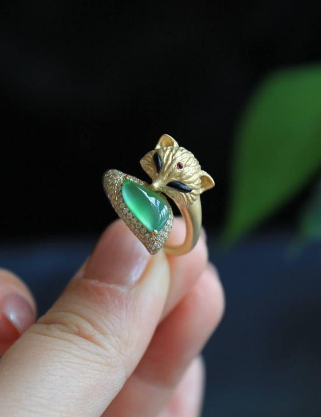 翡翠：翡翠戒指价格高昂，不小心磨花了怎么办？补救不难但一定要及时