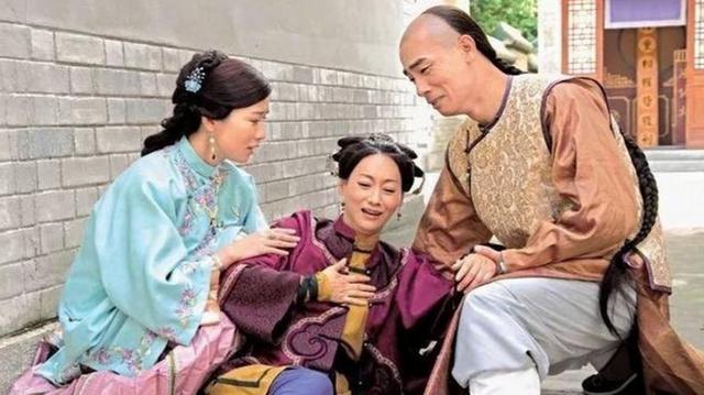 [鲍起静]年龄相差不大的明星却演父/母子，最没想到鲍起静只大郑则仕两岁