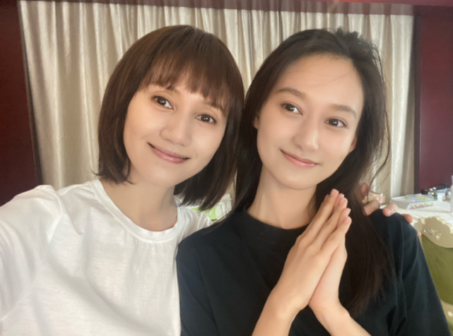杨紫|星辰大海合照：刘昊然稳居C位，周冬雨不见踪影，杨紫太抢镜