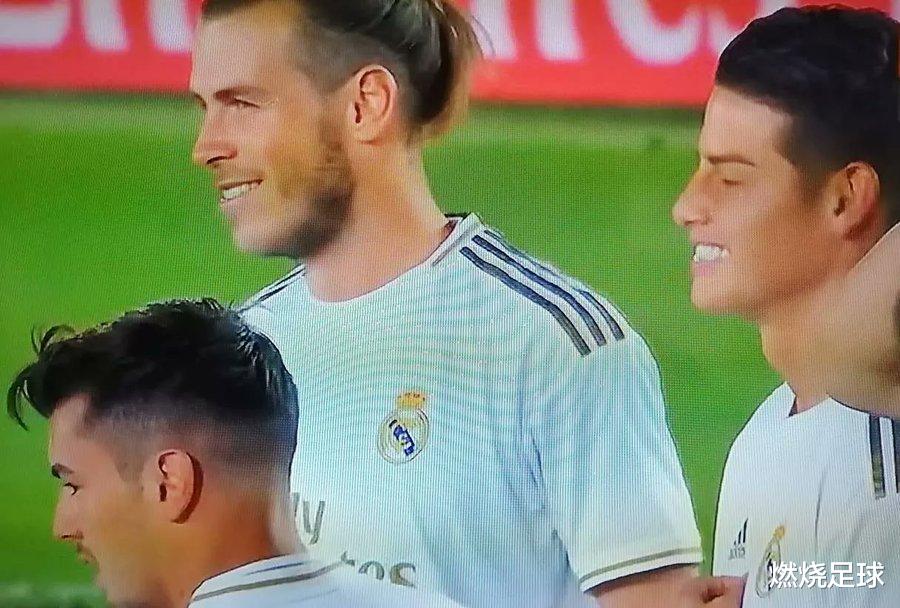 皇家马德里|皇马夺冠夜不和谐一幕!2大巨星不愿庆祝,尬笑旁观看戏