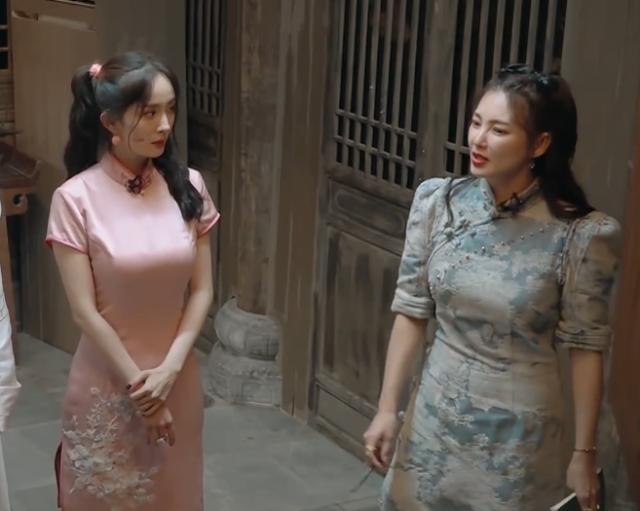 杨幂|当33岁的张雨绮,遇到34岁的杨幂,两人同穿旗袍时,差距拉开了