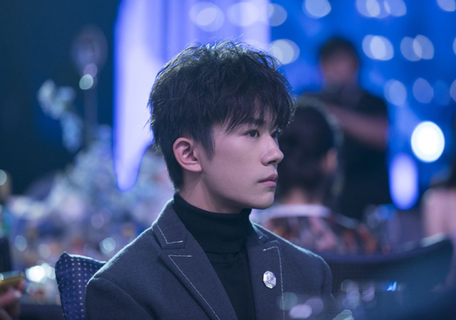 『易烊千玺』《少年的你》冷知识：原定男主并不是易烊千玺，全组一起剃寸头？