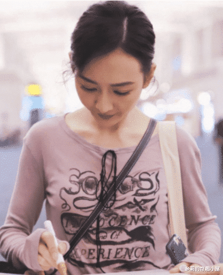 #王鸥#能把裤头穿出“6道褶皱”的,王鸥怕是娱乐圈第一位了,网友:给这腰跪了