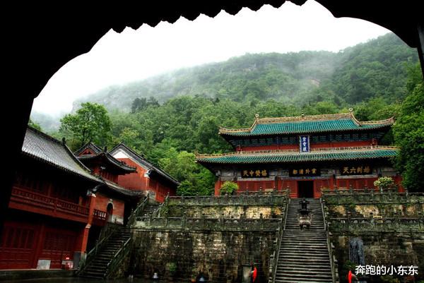 【武当山】中国最赚钱的山，一年收入81亿元，当地人：这才是金山银山