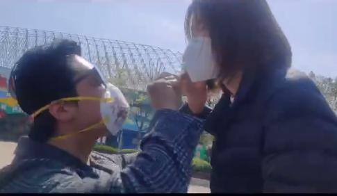 「唐一菲」凌潇肃唐一菲兑现承诺！亲自现身送别医护人员，曾有三位家人确诊