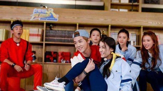 『迪丽热巴』还记得被热巴抱起来的男生吗？146斤都不在话下，120斤却失手了