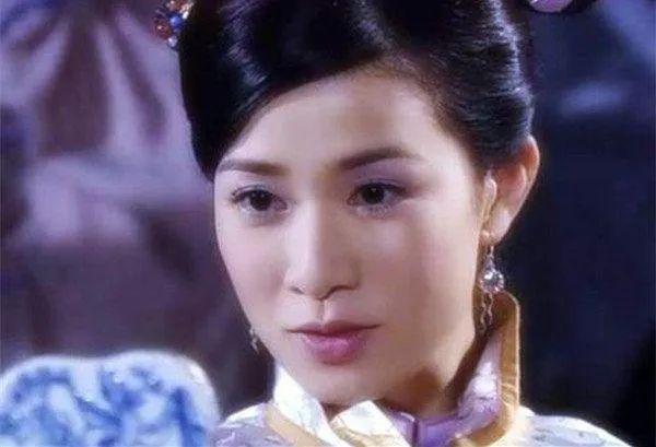 『佘诗曼』45岁佘诗曼身材照曝光：以貌取人，从来都很公平！