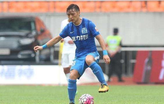 「中超」中国球员硕果仅存的感动！37岁老将6块腹肌，打遍国足甲A中超中甲