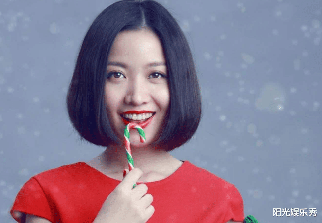 「姚贝娜」姚贝娜从小学习钢琴，之后又专修了歌唱，演唱效果特别完美