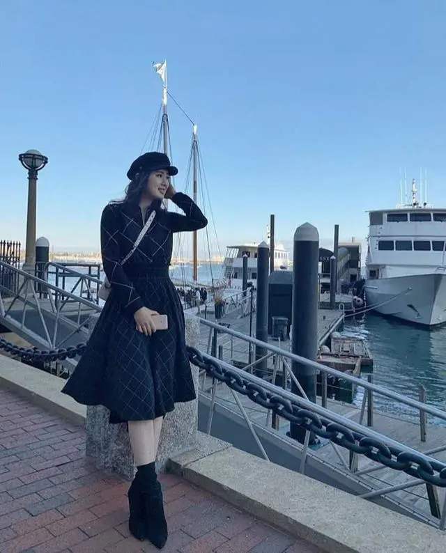 任正非■华为掌门任正非小女儿火了，穿\液体裙\太A了，网友：这气场太强