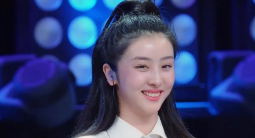 虞书欣@《青春有你2》主题曲直拍放出乐坏网友：虞书欣萌翻天，陈钰僵硬放不开，赵小棠上演一秒变脸！