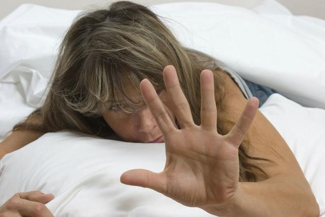 失眠■老年人经常3点到5点醒？名中医教你几招，强身健体，睡的香