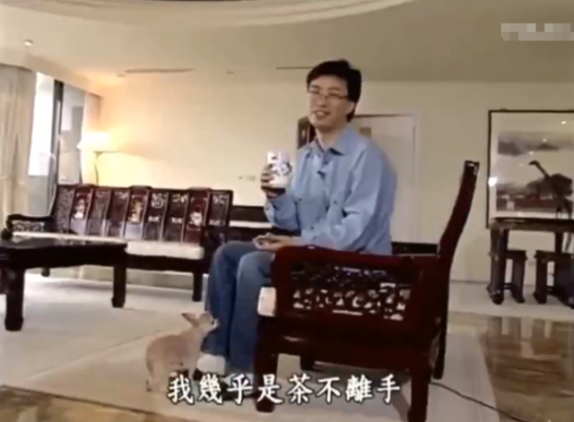 |晒晒费玉清的豪宅，仿佛看透了人生，家里除了家具几乎没有杂物