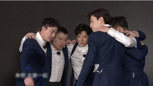 极限挑战▲节目组套路深，《极限挑战》当年为何敢让明星在大街上乱跑？