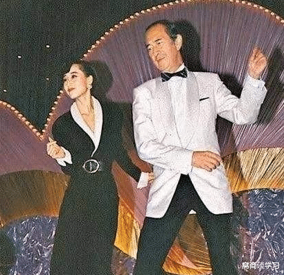 赌王▲赌王何鸿燊，为何可以娶这么多老婆？不违法么，不算是重婚罪么