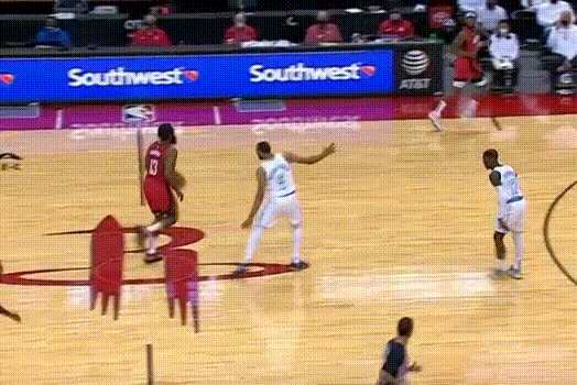 詹姆斯·哈登|太逗了！哈登运着运着球没了！塔克摊手+坏笑：别找了，在我这里