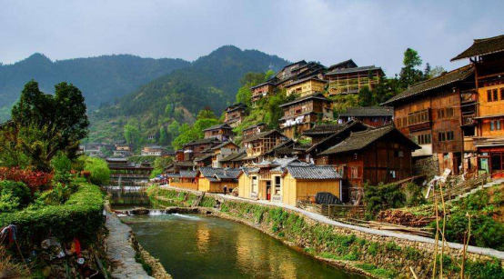 「贵州」贵州一个村寨住一晚收费1000元，网友：白鹿原就是这么凉的！