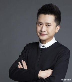薛飞|从央视一哥落魄到摆地摊生活，被外国城管驱逐的薛飞，现状如何？