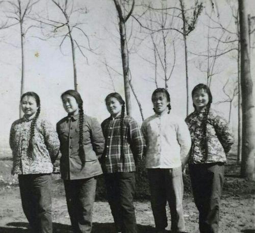 结婚|50多年前，女大学生因一句玩笑，嫁给了当地农民，后来怎么样了？