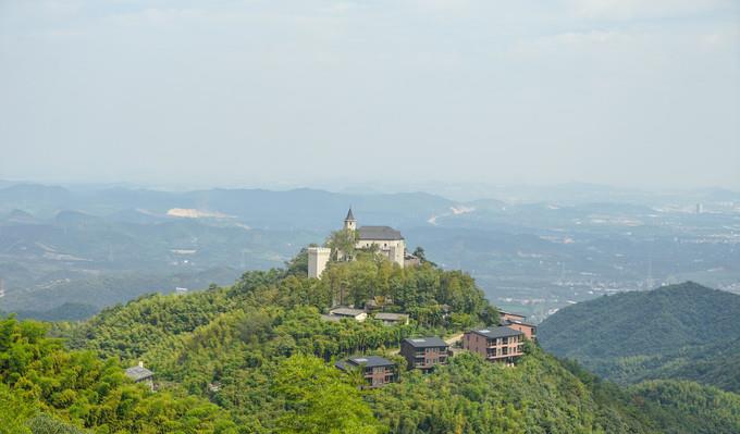 「杭州」县城旅游资源丰富，被誉为“杭州后花园”，常被误以为属于杭州