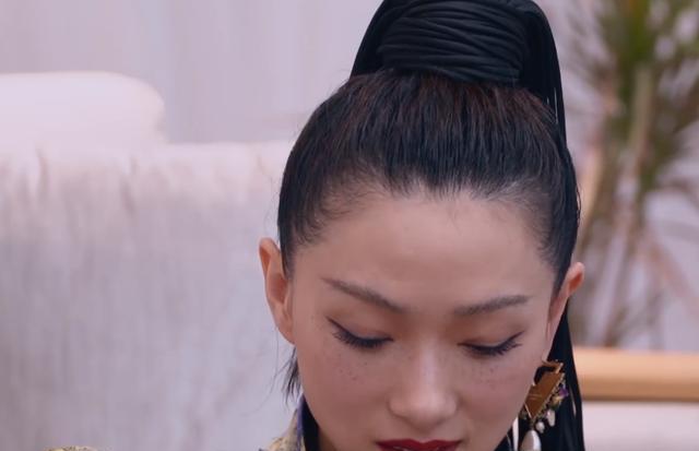 万茜|《乘风破浪》万茜黑脸，队长选拔仅获一票，姐姐们的选择太真实