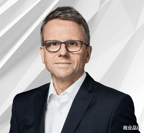 李嘉诚|李嘉诚把英商赶出中国,今李嘉诚去他故乡投资,他却来中国投千亿