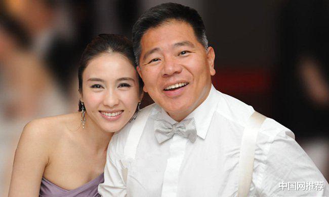 黎姿|49岁黎姿公开卸妆,素颜与化妆时没什么差别,3亿豪宅引网友关注