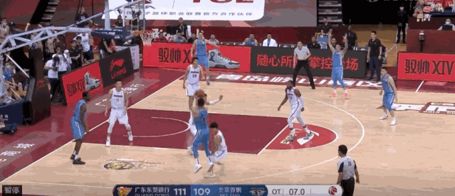 杜锋|裁判害怕杜锋？吃T之后的判罚彻底失衡，广东赢球却不光彩