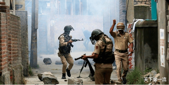 「印度」山谷响起隆隆炮声，3万印军凌晨全面进攻：摧毁26个目标3百人伤亡