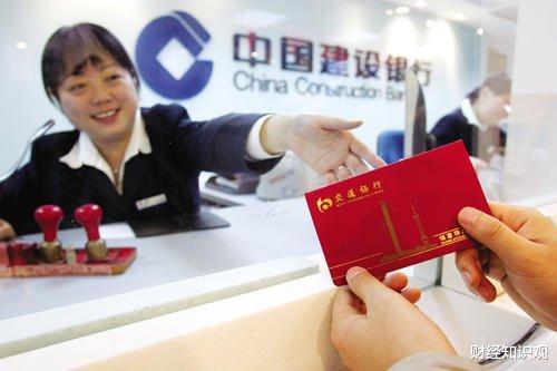 #黄金#20年前，一个拿10万买黄金，另一个拿10万存银行，如今哪个更值钱