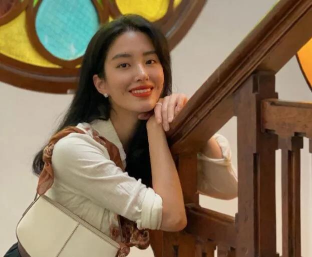 杨采钰|她和金主离婚了？