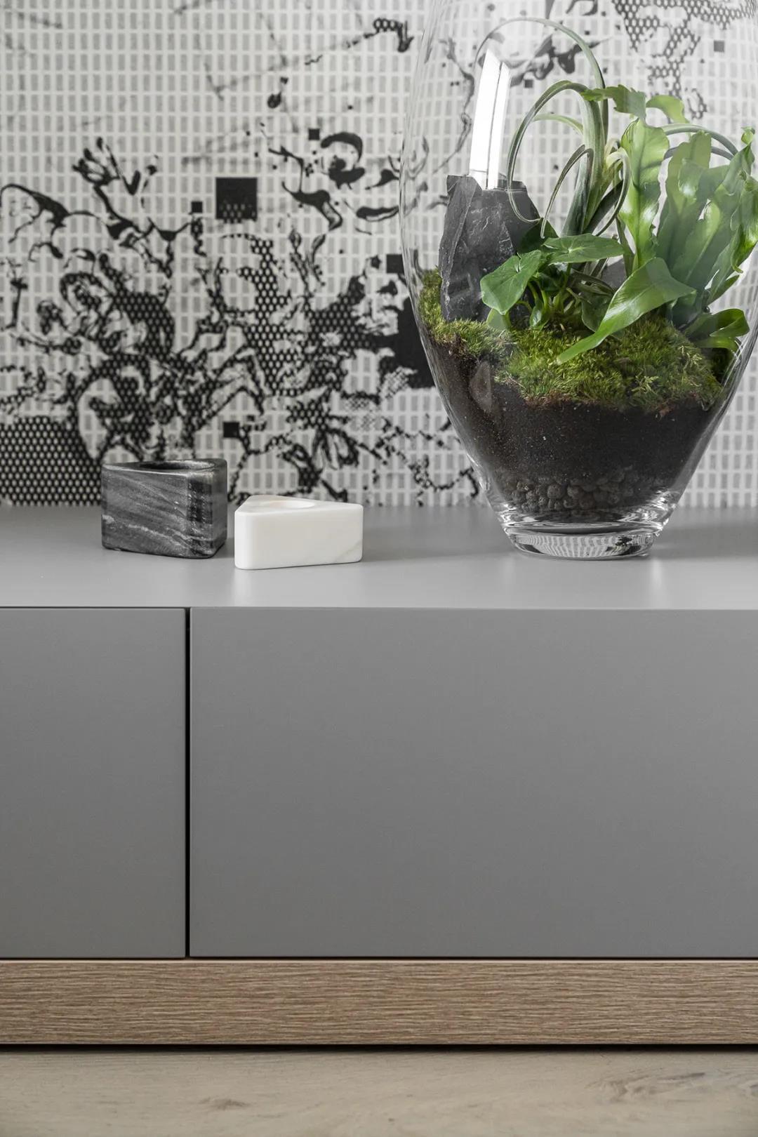 []用高级灰+原木风装修115平的家，有腔调！