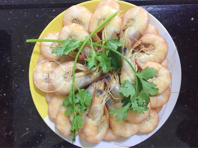 白灼：老公请同事来家里吃饭，花650元准备8道菜，同事却说：下次不敢来