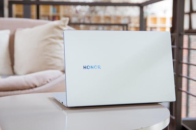 直升机|荣耀打造全场景生态的冠军拼图：荣耀MagicBook 14/15锐龙版深度体验