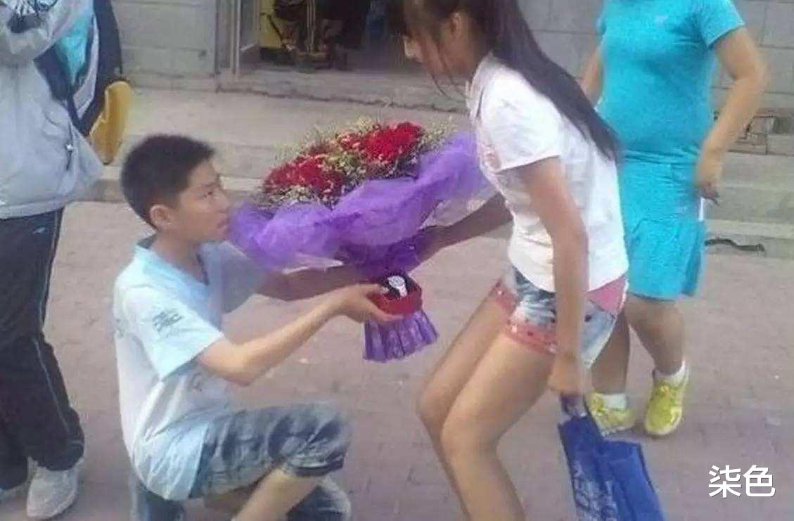 [早恋]陷入“早恋”的初中生，会买这3样东西，班主任：面对疾风吧