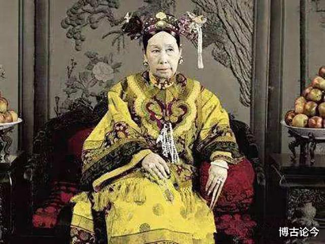 『慈禧太后』慈禧死前喝王八汤吊命，刚断气，太监就立马往嘴里塞了一颗夜明珠