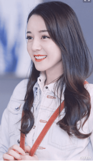 迪丽热巴@《跑男》狂吃的迪丽热巴，为何在《极挑》却一口不吃？原因太扎心