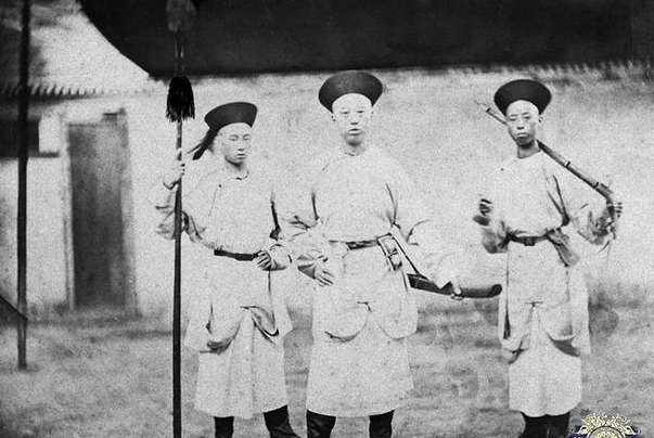 高强|直击清朝大内侍卫的真实样子：虎背熊腰，手持兵器，个个武艺高强