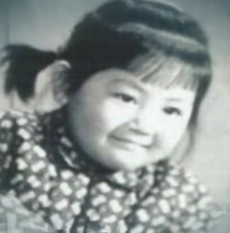 王姬@王姬：丈夫英俊帅气，女儿貌美如花，儿子却是智障