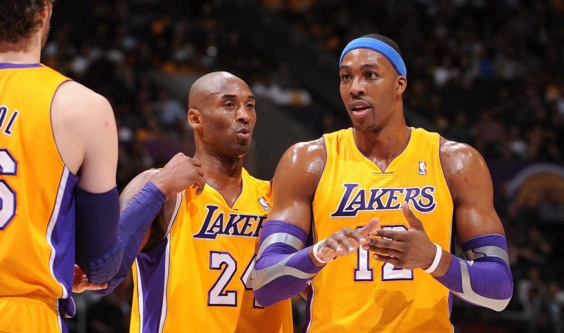 湖人队@再见霍华德！湖人不会重蹈覆辙，佩总的底牌早就准备好了