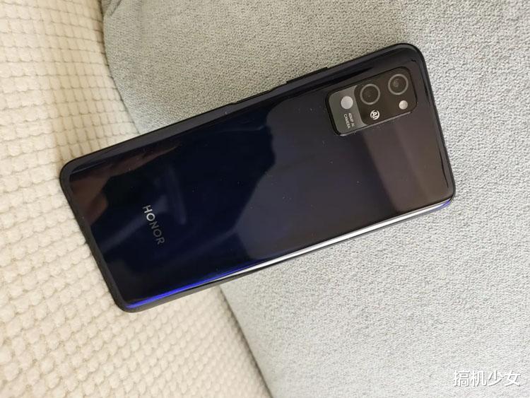 华为荣耀|荣耀爆发，麒麟990+8GB运存+30倍变焦，发布两个月直降400元