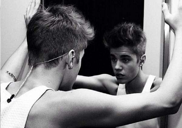 贾斯汀·比伯|他是乐坛的奇迹,天王MJ的接班人,却在两年间一切都荡然无存