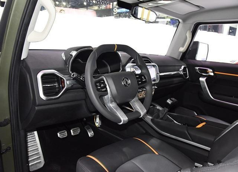 「SUV」不给普拉多活路！廉价版“越野王”将量产，配四驱不足15万，档次超50万