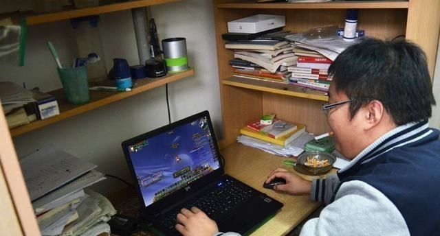 宿舍|大学宿舍起床最早的，多半是这3类人，最后一种宿管阿姨想吐槽！