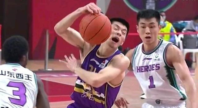 山东队|山东队再次开挂！半场20分狂扫北控 陈培东16+爆发 双塔26+12无敌