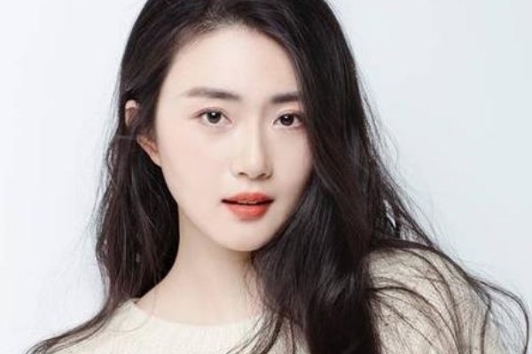 赵露思:《陈芊芊》演员年龄:赵露思22岁,二姐29岁,看到大姐:没想到!