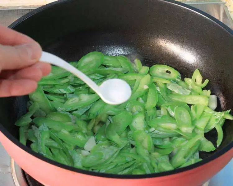 炒鸡蛋@五月，宁可少吃猪肉，每天炒一盘，补钙质，孩子长个头，太香了！