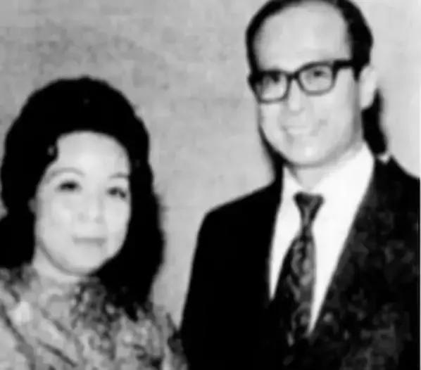 李嘉欣|1990年凌晨，李嘉诚带\情妇\李嘉欣回家，3小时后原配离奇死亡